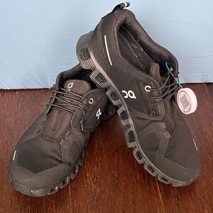 On Cloud 5 Waterproof Women's Size 7.5 Running Walking Shoes Excellent Condition